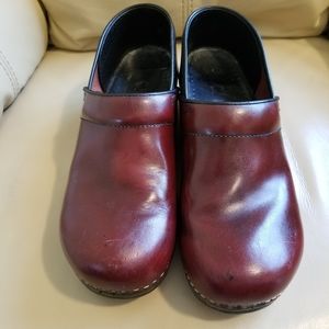 Dansko, Burgundy Clogs, Size EU 41 (US 10.5-11)
